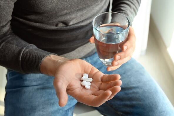 Einnahme von Medikamenten gegen bakterielle Prostatitis.